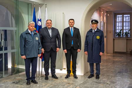 Polaganje cvetja na občinski praznik (15)